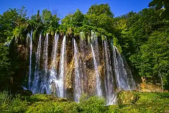Chutes Veliki prštavac dans le parc. Juillet 2018.