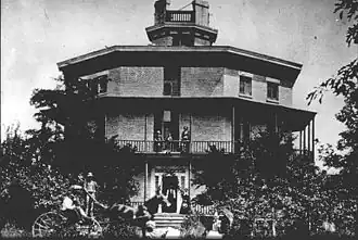 Photographie, peut-être dès 1856, montrant la maison dans son état d'origine.