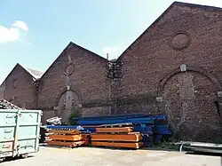 La chaufferie transformée en hangars.