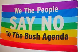 Drapeau critiquant la politique de George W. Bush