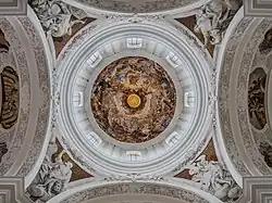 Les plafonds de la croisée du transept et de la coupole.