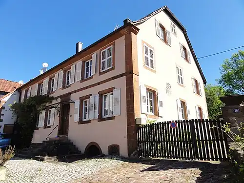 Maison du XIXe&nbsp;siècle à l'emplacement du château.