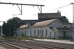 Ancien bâtiment voyageurs du XIXe&nbsp;siècle,désormais démoli.