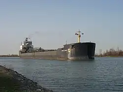 Le laquier John B. Aird autodéchargeant.