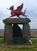 Le dragon au parc commémoratif gallois (en) à Ypres.