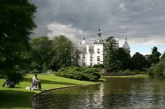 Le château de Wemmel est donné par les Limburg Stirum à la commune, et sert maintenant d'hôtel de ville.