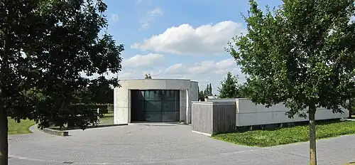 Le cimetière.