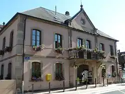 La mairie.