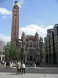 La cathédrale de Westminster est la cathédrale catholique de Londres à ne pas confondre avec l'abbaye anglicane de Westminster.