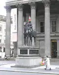 Statue du Duc de Wellington avec un Cône de chantier (laissé définitivement sur sa tête)