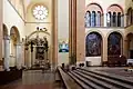 Transept et mur gauche du chœur avec la Vierge en manteau protecteur par Lotte Berger