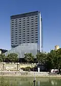 N° 2, bâtiment Uniqa