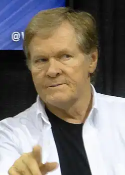 William Sadler interprète Anthony « Tony » Teresi.