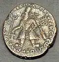 Vima Kadphises en grande tenue sur une monnaie en langue grecque, Ier siècle de notre ère