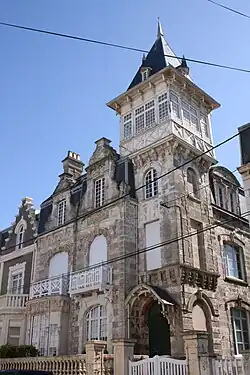 Villa Le Revoir.