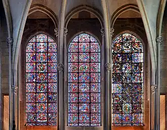 Chapelle de la Vierge : vitraux de la première moitié du XIIIe&nbsp;siècle, et voûtes de la chapelle.