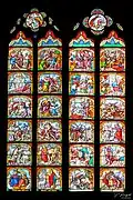 Dans le chœur à droite, les deux vitraux de l'Ancien Testament.