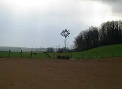 Entre Wiry et Allery : une éolienne.