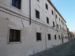 ancien couvent reconverti en prison de femmes