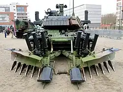Photo d’un AMX-30 démineur avec son fléau.