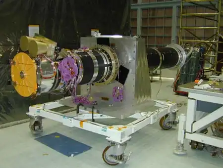XRT en cours d'intégration dans l'observatoire spatial Swift.