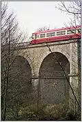 En 1989, un autorail X 4300 en provenance de Chartres franchit la rivière Yerres juste avant d'entrer en gare de Courtalain St Pellerin.