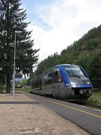TER X 73500 en gare dans 2006.