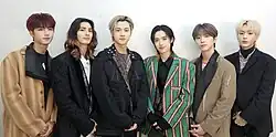 Xdinary Heroes en 2023; de gauche à droite : Jun Han, Jooyeon, Jungsu, Gaon, Gunil, and O.de