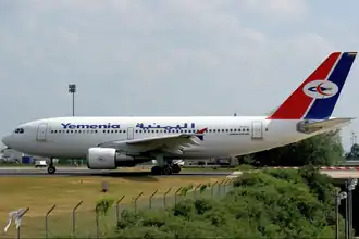 70-ADJ, l'Airbus A310 impliqué, ici à l'aéroport de Paris-Charles-de-Gaulle en juillet 2005, quatre ans avant l'accident.