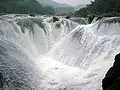 Près des chutes Yinlianzhuitan (銀鏈墜潭瀑布).