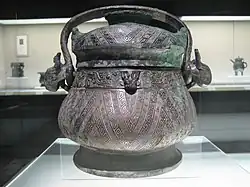 Marmite avec motifs en chevrons, Zhou de l'ouest, Musée de Shanghai