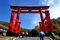 En face du torii.