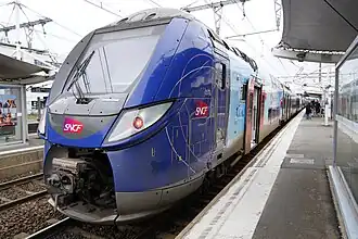 Z 55500 en livrée TER Centre à la voie 3.