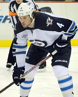 Photographie de Zach Bogosian avec les Jets en 2012