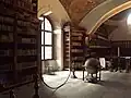 L'intérieur de la bibliothèque de l'église paroissiale.