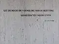 Texte de façade, commémorant la reconstruction.