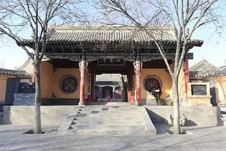 Porte des monts (山门)