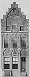 La Huis De Haan&nbsp;(nl), construite à Bruges dans la première moitié du XIVe&nbsp;siècle. Elle s'orne d'un pignon à gradins.