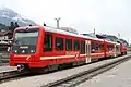 Une partie des trains voyageurs sont assurés par des rames réversibles tractées ou poussées par des locomotives diesel hydrauliques.