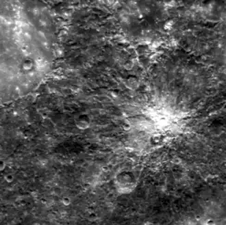 Libellé de la photo sur Photojournal de la NASA, devant l'étrangeté de la zone de Pétrarque : "Don't Get Weird On Me, Babe"