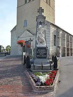 Le monument aux morts.