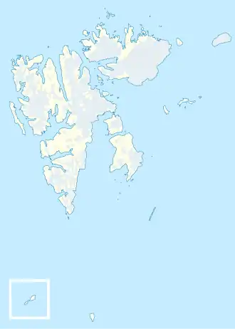 Brochøya est au nord de la Terre du Nord-Est.