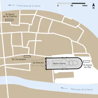 Tracé, selon Marcel Aubert, de l'emplacement, en 1150, de la cathédrale primitive dédiée à Notre-Dame, à l'emplacement de la nef, du transept et du chœur de l'édifice actuel. La cathédrale Saint-Étienne de Paris se trouvait à l'ouest de la cathédrale actuelle, au niveau du parvisVoir son tracé sur la figure de l'article de Marcel Aubert.