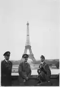 Albert Speer à gauche, Breker à droite.