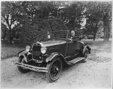 Le président Franklin Roosevelt en coupé cabriolet, en 1928.