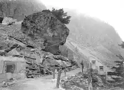 L'entrée ouest des fortifications modernisées du XIXe siècle construites 3 km en amont de Gondo (1914-1918).