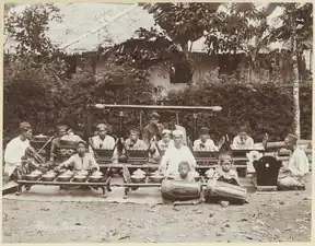 Gamelan dans les Établissements des détroits
