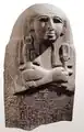 Couvercle du sarcophage momiforme d'Esi, chanteuse d'Amon et épouse de Djéhoutymôsé. Granit rose, avec traces de peinture. Museo Egizio, Turin.