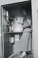 Nelly Diener à la cuisine de bord du Condor.